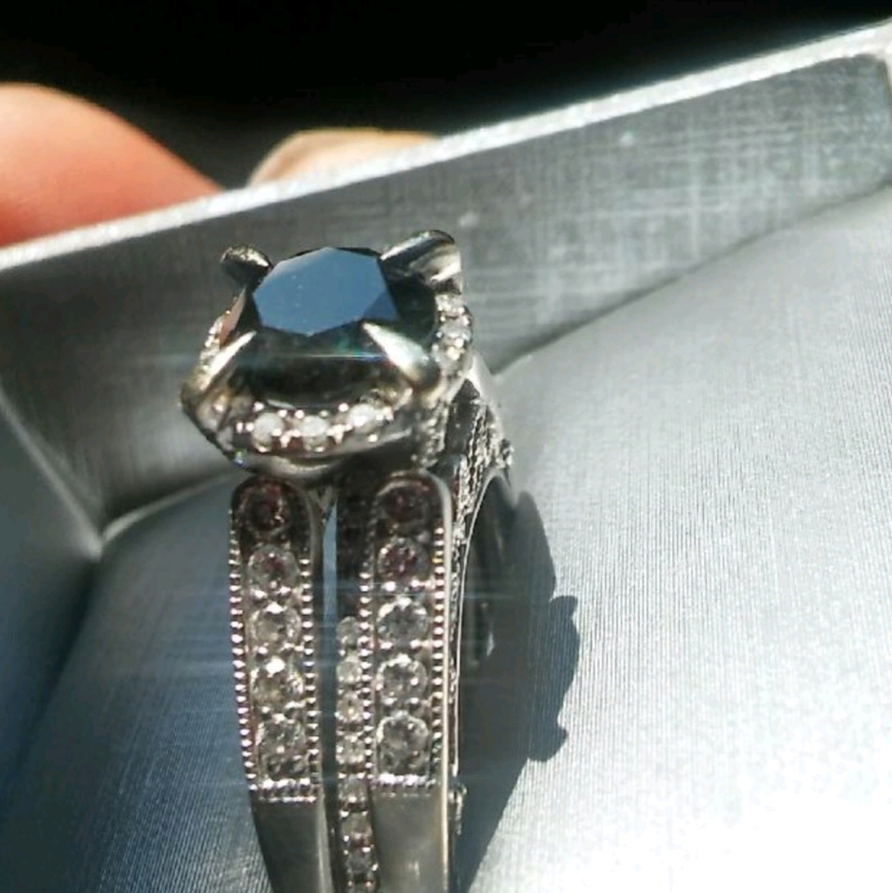 Authentic Zales 14kt White Gold and black/white diamond ringsm Set. Size 10.5/11 - Picture 2 of 5